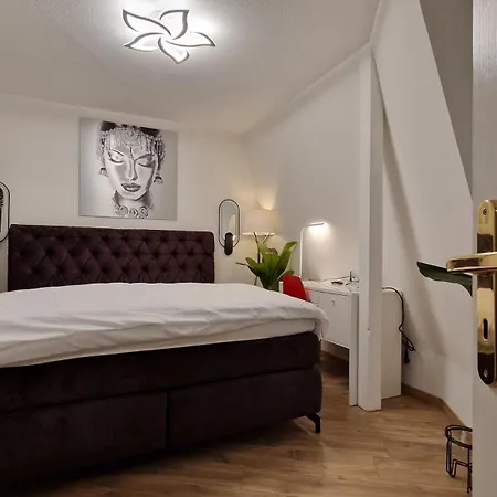 Swiss Border For 4 People, Free Parking, 1min From Basel