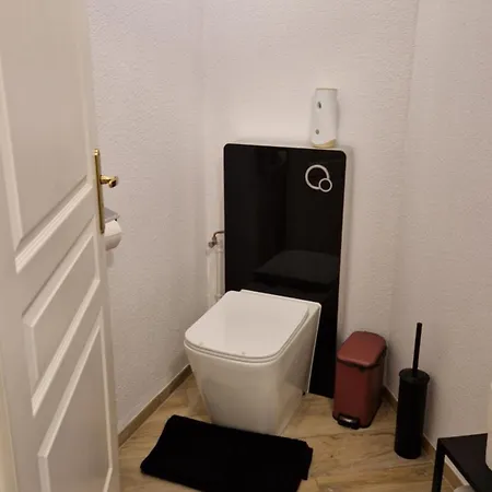 Swiss Border For 4 People, Free Parking, 1min From Basel Appartement *