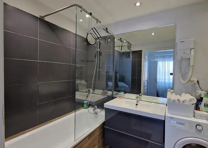 Apartamento Swiss Border For 4 People, Free Parking, 1min From Basel Saint-Louis (Haut-Rhin)